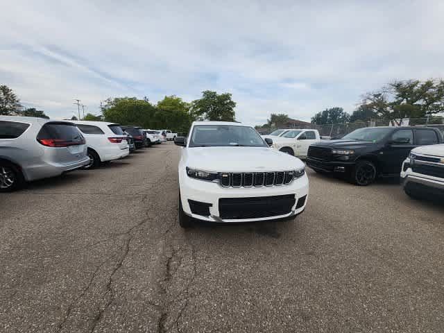 Used 2023 Jeep Grand Cherokee L Laredo AWD/4WD image 6