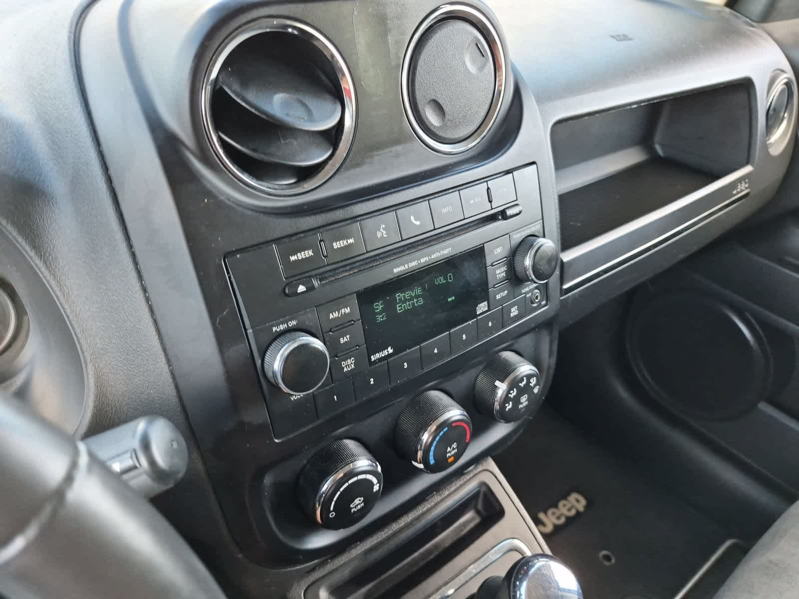 Used 2017 Jeep Patriot Latitude FWD image 27