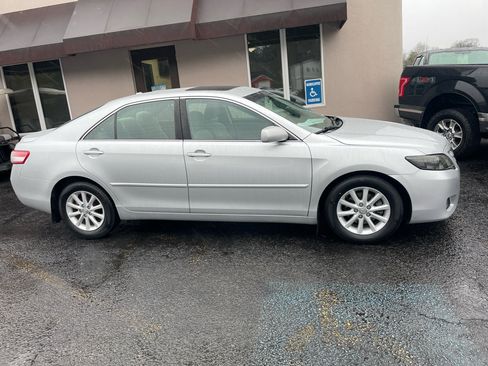 Used 2010 Toyota Camry XLE image 4