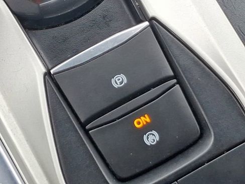 Certified 2022 Ford Explorer XLT w/ Equipment Group 202A image 25