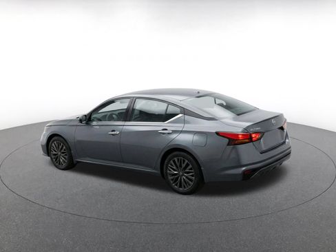 Used 2025 Nissan Altima 2.5 SV FWD image 7
