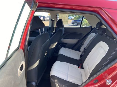 Used 2025 Hyundai Venue SEL FWD image 49