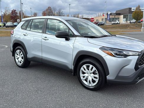 Used 2022 Toyota Corolla Cross L image 2
