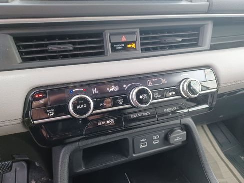 Used 2023 Honda Pilot Touring image 14