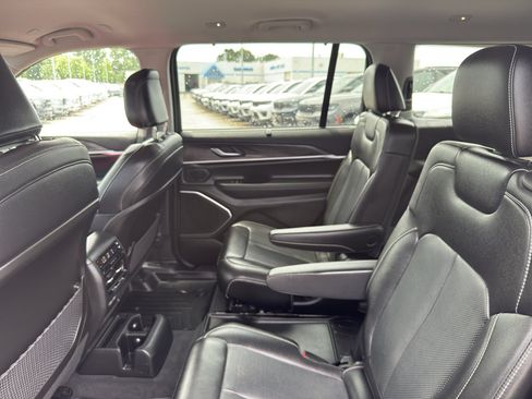 Used 2023 Jeep Grand Cherokee L Limited w/ Luxury Tech Group II AWD/4WD image 33