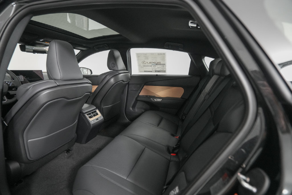 New 2026 Lexus ES 350e w/ Executive Package FWD image 11