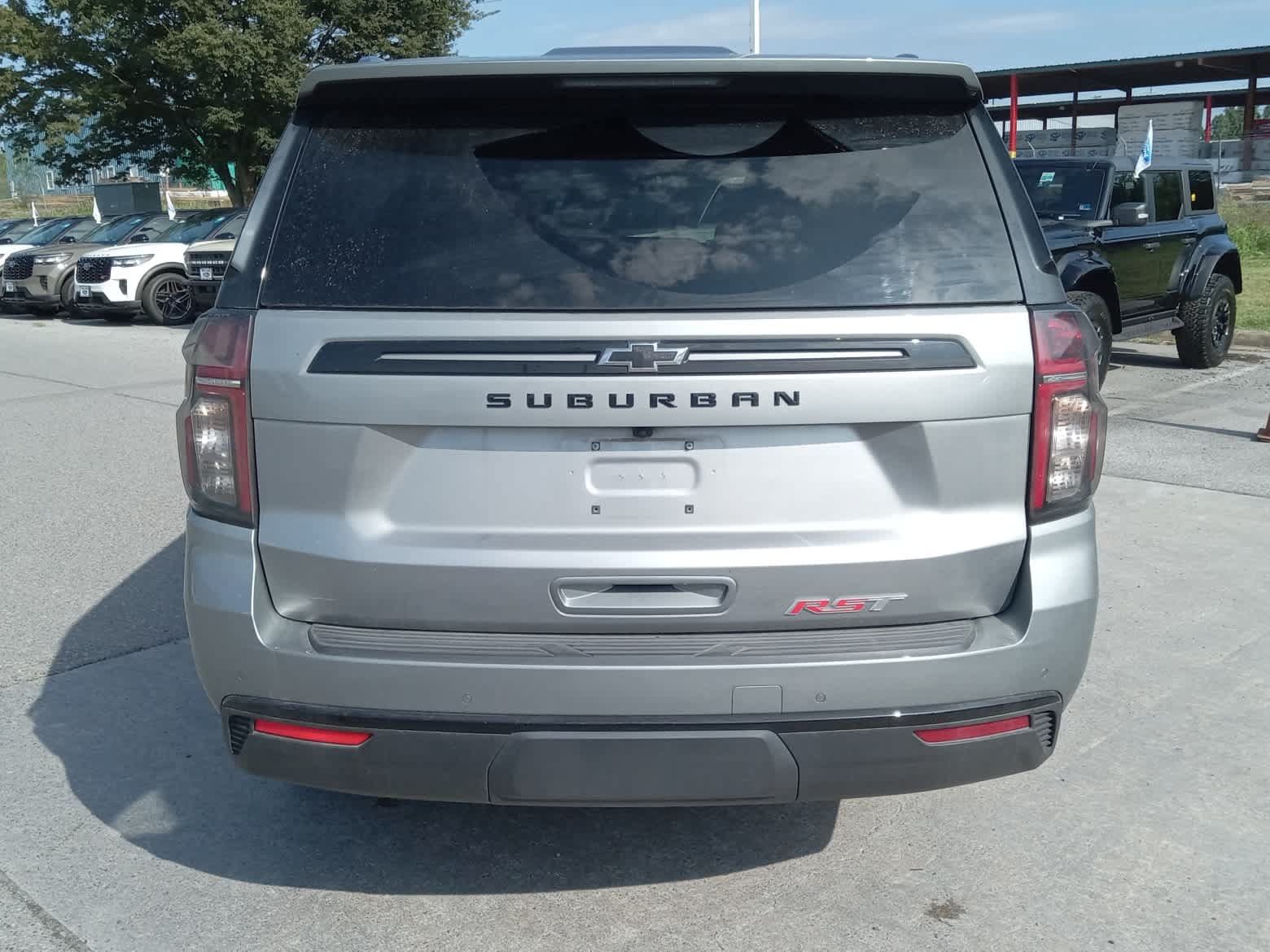 Used 2024 Chevrolet Suburban RST w/ Luxury Package AWD/4WD image 6