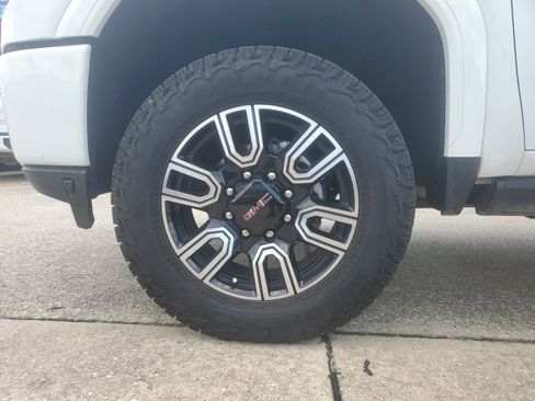 Used 2022 GMC Sierra 2500 AT4 w/ AT4 Premium Plus Package AWD/4WD image 7