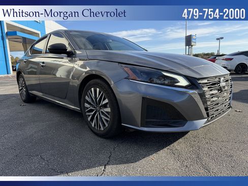 Used 2024 Nissan Altima 2.5 SV image 4