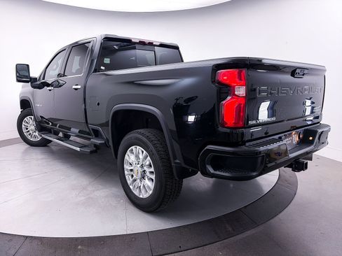 Used 2022 Chevrolet Silverado 2500 High Country AWD/4WD image 3