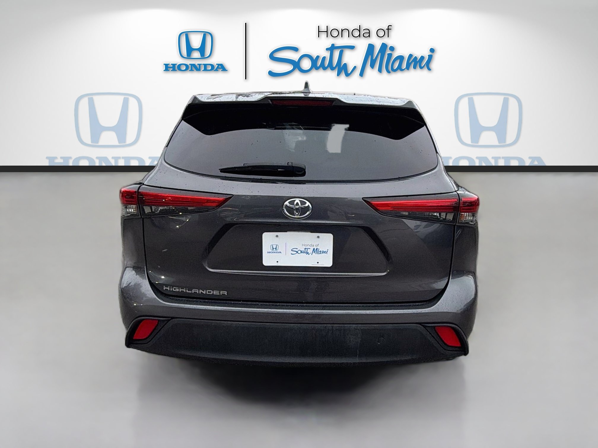 Used 2020 Toyota Highlander L FWD image 6