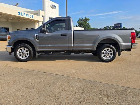 Used 2022 Ford F250 XLT w/ Camper Package RWD image 2