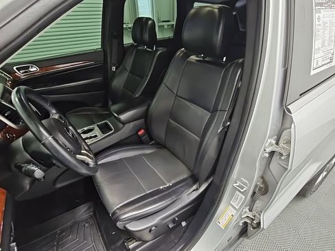 Used 2011 Jeep Grand Cherokee Limited w/ Luxury Group II image 26