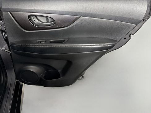 Used 2019 Nissan Rogue S FWD image 27
