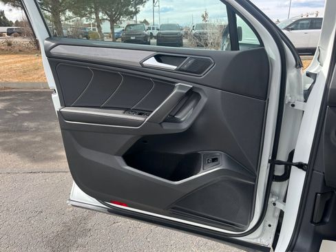 Used 2024 Volkswagen Tiguan SE w/ Panoramic Sunroof Package image 13