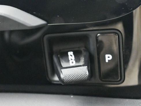 Used 2020 Porsche Taycan 4S image 32