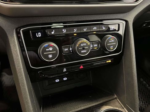 Used 2023 Volkswagen Atlas Cross Sport SE w/ Panoramic Sunroof Package FWD image 24