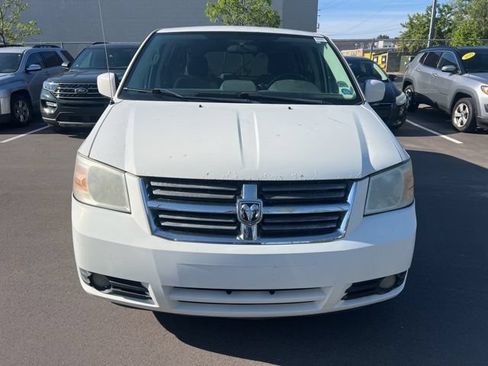 Used 2008 Dodge Grand Caravan SXT FWD image 2