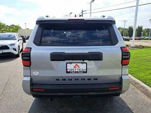 Used 2025 Toyota 4Runner SR5 AWD/4WD image 9