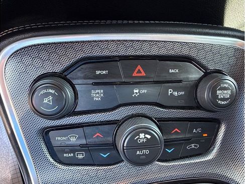 Used 2016 Dodge Challenger R/T Scat Pack w/ Leather Interior Group RWD image 22