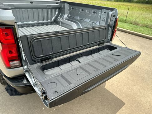 Used 2024 Chevrolet Colorado Z71 w/ Z71 Convenience Package 2 image 23