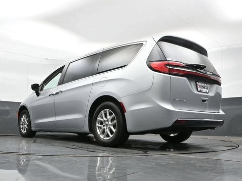 Used 2024 Chrysler Pacifica Touring-L FWD image 47