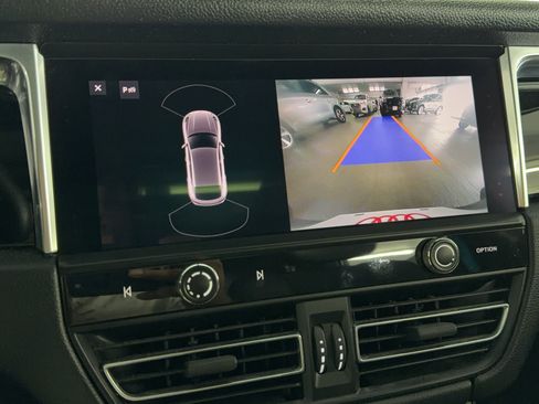 Used 2022 Porsche Macan image 24