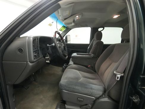 Used 2004 Chevrolet Silverado 2500 LS w/ Skid Plate Package AWD/4WD image 15