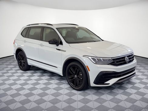 Used 2022 Volkswagen Tiguan SE R-Line FWD image 7