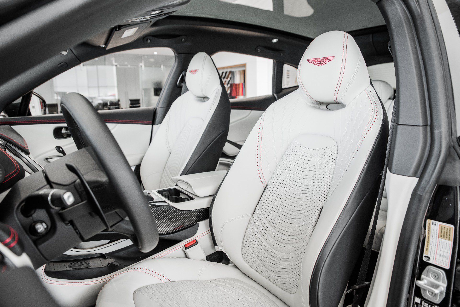 Used 2022 Aston Martin DBX AWD/4WD image 11