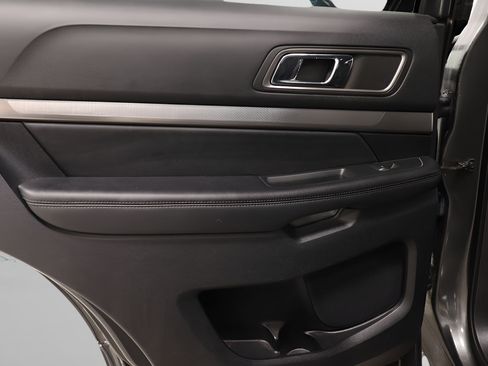 Used 2019 Ford Explorer XLT AWD/4WD image 25