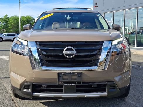Used 2024 Nissan Pathfinder Platinum w/ Cargo Package AWD/4WD image 2