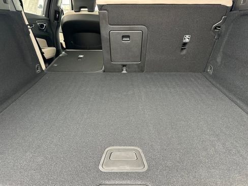 New 2026 Volvo XC60 B5 Plus w/ Protection Package Premier AWD/4WD image 16