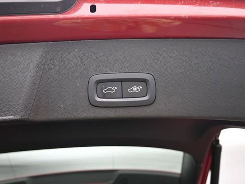 Used 2023 Volvo XC40 B5 Ultimate w/ Climate Package image 32