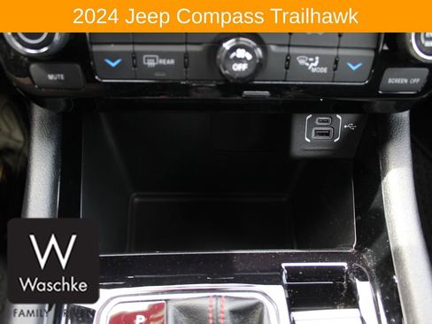 Used 2024 Jeep Compass Trailhawk w/ Trailhawk Elite Group image 29