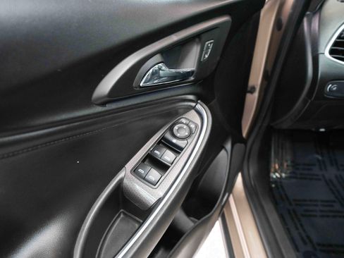 Used 2018 Chevrolet Malibu RS w/ Leather Package FWD image 7