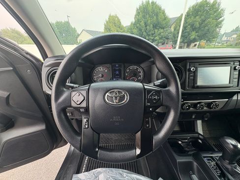 Used 2019 Toyota Tacoma SR AWD/4WD image 9