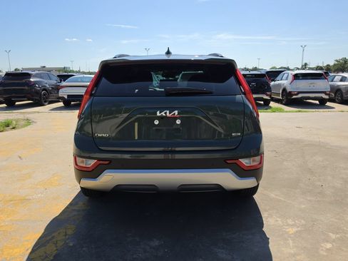 New 2026 Kia Niro EX FWD image 7