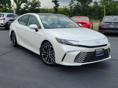 Used 2026 Toyota Camry XLE AWD/4WD image 32