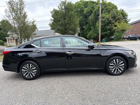 Used 2023 Nissan Altima 2.5 SV w/ SV Premium Package AWD/4WD image 7