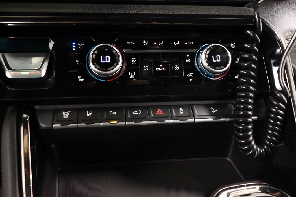 Used 2024 GMC Sierra 2500 AT4 w/ AT4 Premium Plus Package AWD/4WD image 9