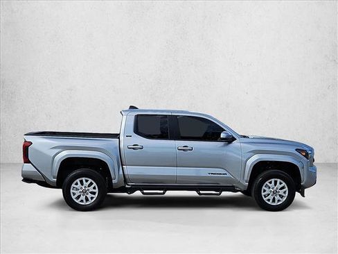 Used 2025 Toyota Tacoma SR5 AWD/4WD image 4