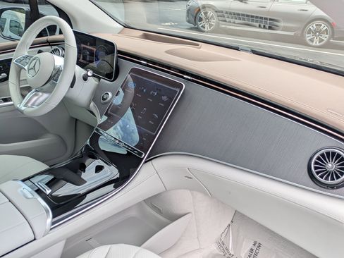 New 2026 Mercedes-Benz EQE 320 4MATIC SUV image 33