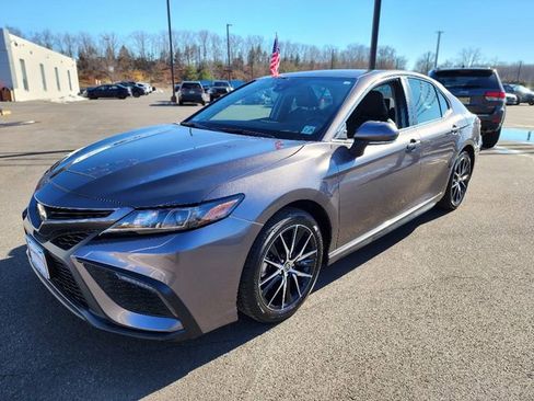 Used 2024 Toyota Camry SE w/ Cold Weather Package image 3