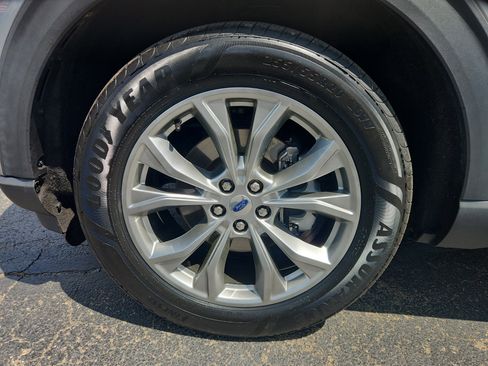 Used 2020 Ford Explorer XLT w/ Equipment Group 202A AWD/4WD image 58