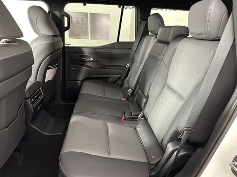 Used 2025 Lexus GX 550 w/ Accessory Package (2T) image 19