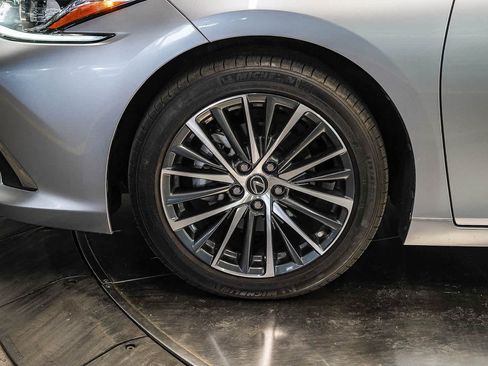 Used 2024 Lexus ES 300h w/ Premium Package FWD image 9