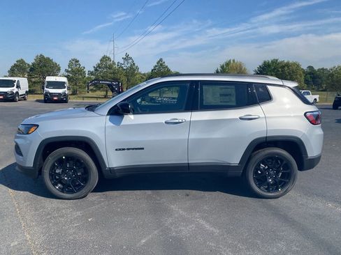 New 2026 Jeep Compass Latitude AWD/4WD image 4