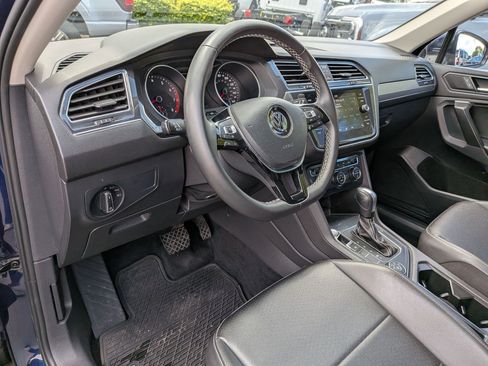 Used 2021 Volkswagen Tiguan SE w/ Panoramic Sunroof Package AWD/4WD image 17