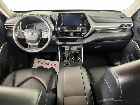 Used 2022 Toyota Highlander XLE AWD/4WD image 38